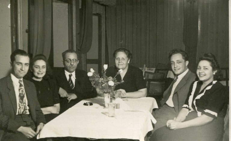 סבתי והמשפחה בשנת 1941