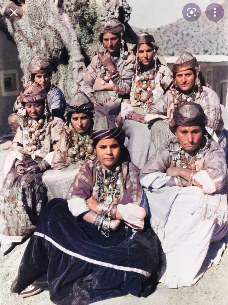 נשות הכפר צבעוני