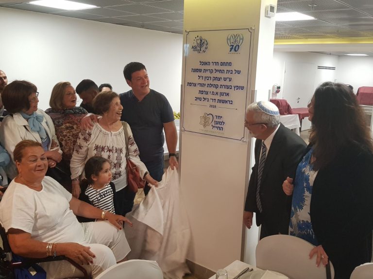 cb593858-1840-428c-bcde-e76c9ffd6e12